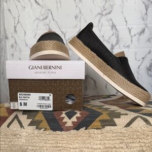 Giani Bernini Black and Tan Women’s Loafers NWT